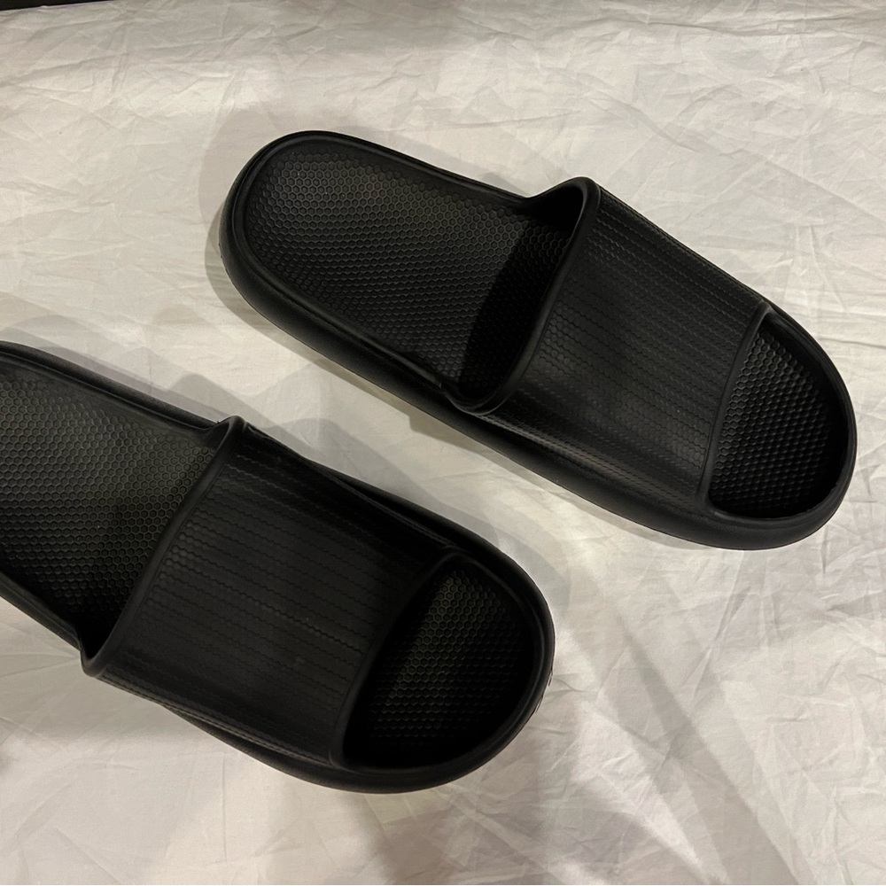 Like new Comwarm (worn once), black "air-shoes".